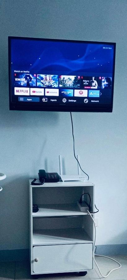 Beacon Makati Condo Free Pool Access Free Wifi 100Mbps & Free Netflix Manila Bagian luar foto