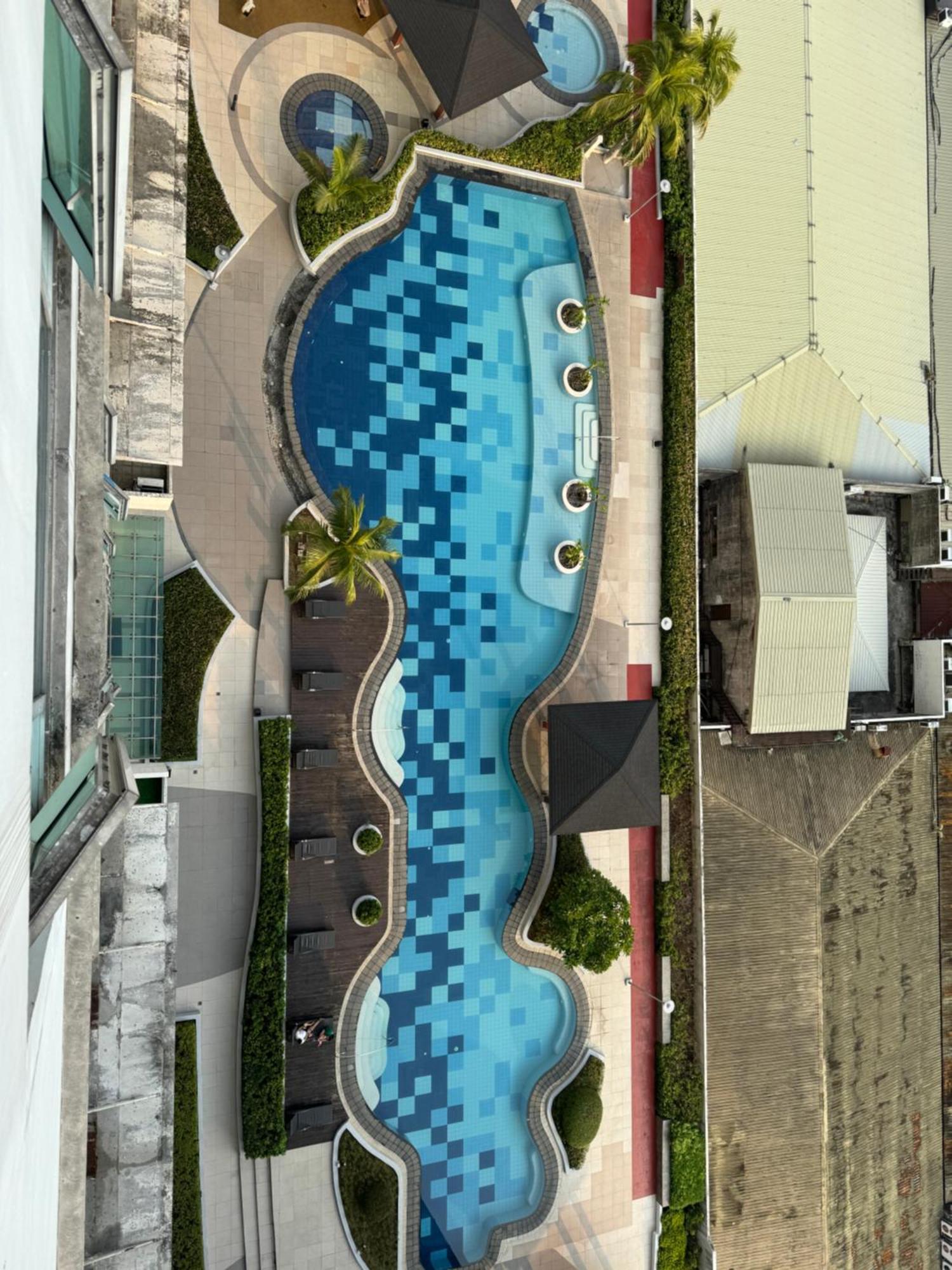 Beacon Makati Condo Free Pool Access Free Wifi 100Mbps & Free Netflix Manila Bagian luar foto