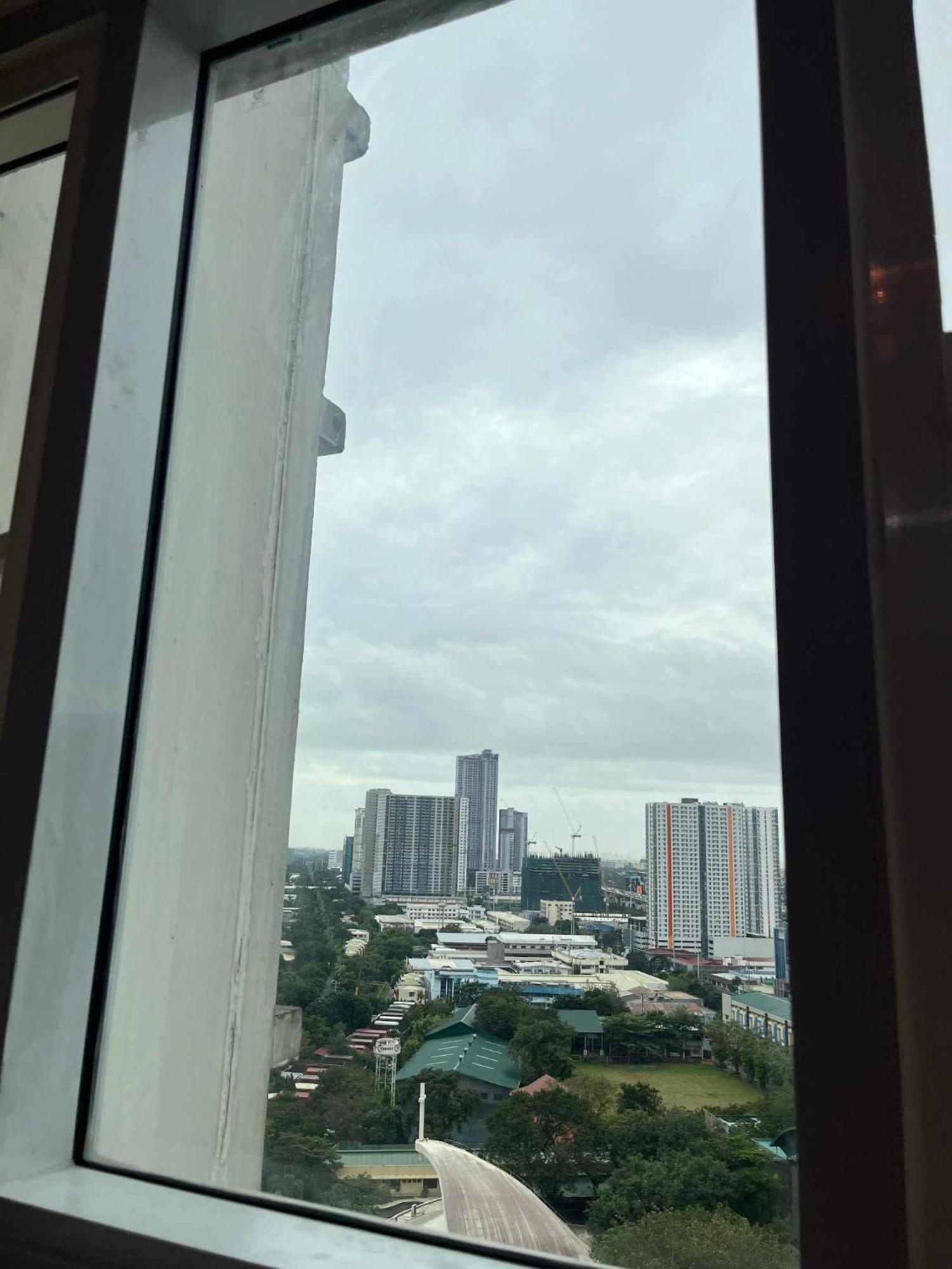 Beacon Makati Condo Free Pool Access Free Wifi 100Mbps & Free Netflix Manila Bagian luar foto
