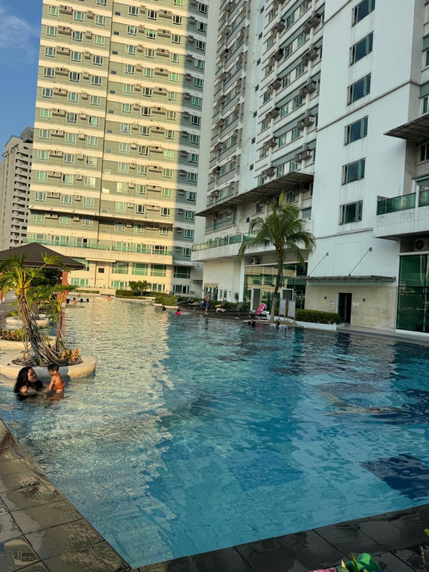 Beacon Makati Condo Free Pool Access Free Wifi 100Mbps & Free Netflix Manila Bagian luar foto